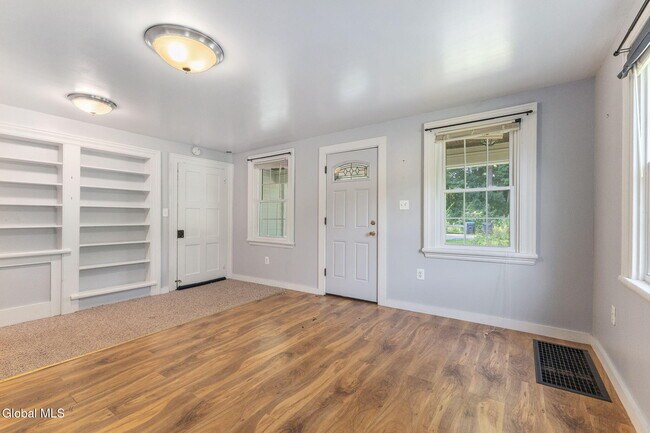 Foto del edificio - 6370 Frenchs Hollow Rd