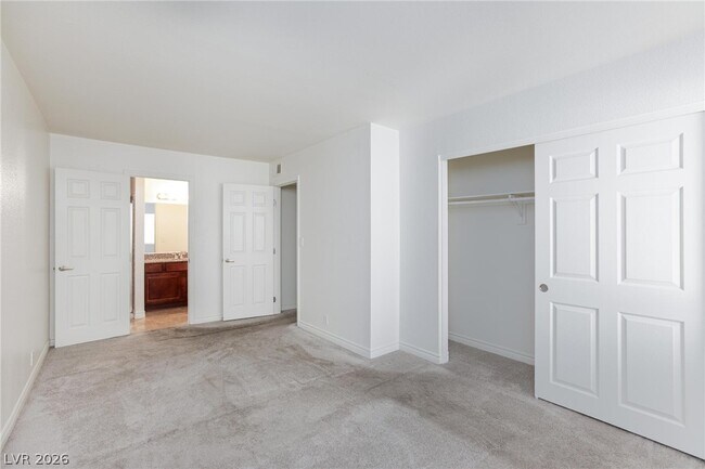 Foto del edificio - 5240 Indian River Dr