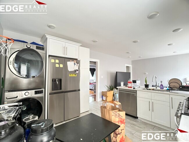 Building Photo - 9 Elmira St