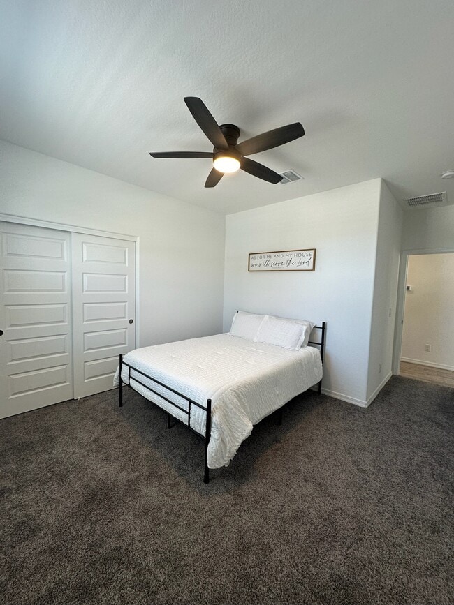 Building Photo - 25238 N 142nd Dr