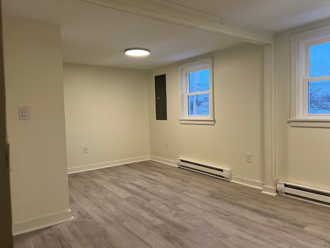 Building Photo - 94 Montcalm St