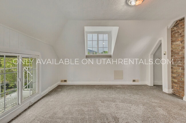 Photo - 1040 E 200 S Apartment