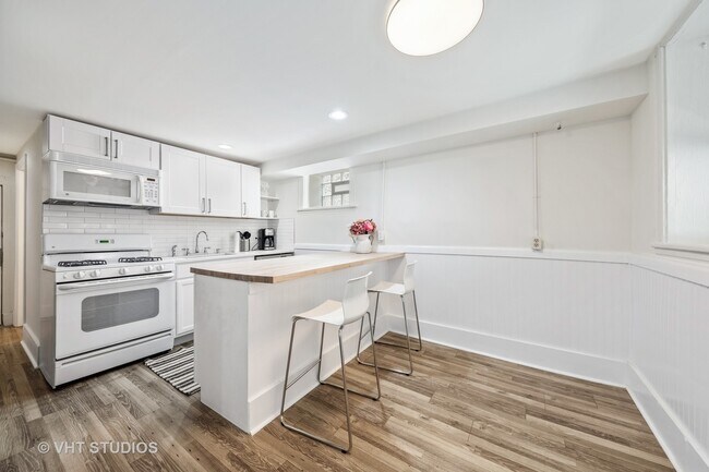 Foto del edificio - 2313 W Medill Ave