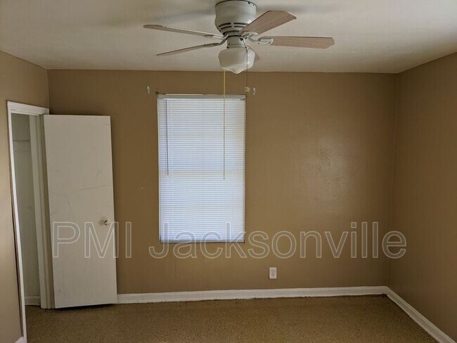 Foto del edificio - 1939 W 44th St