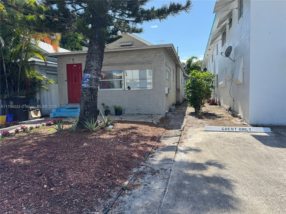 Foto principal - 225 N K St