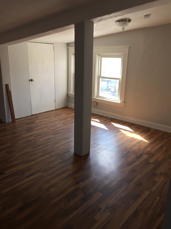 Building Photo - 4720 Vine St