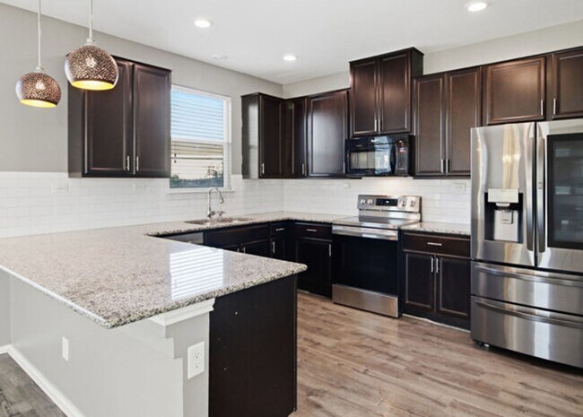 Building Photo - Fantastic Rental, Huge Backyard, large dogs, ok!