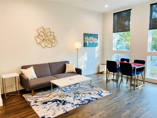Building Photo - 4419 Cabell Dr
