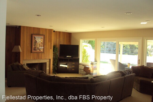 Building Photo - 3 br, 2.5 bath House - 17736 Sintonte Drive