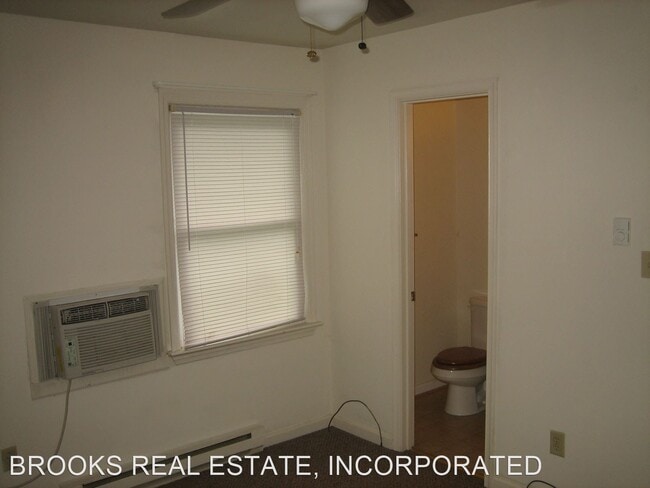 Building Photo - 2 br, 1.5 bath House - 4615 B Rochambeau D...