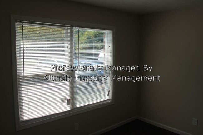 Building Photo - 2020 Peabody Ln