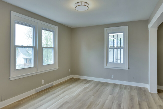 Building Photo - 830 S 50th St