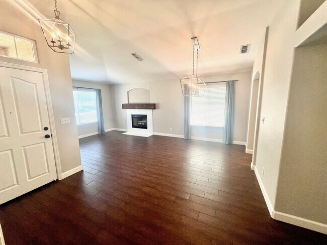 Building Photo - 649 Garden Park Dr