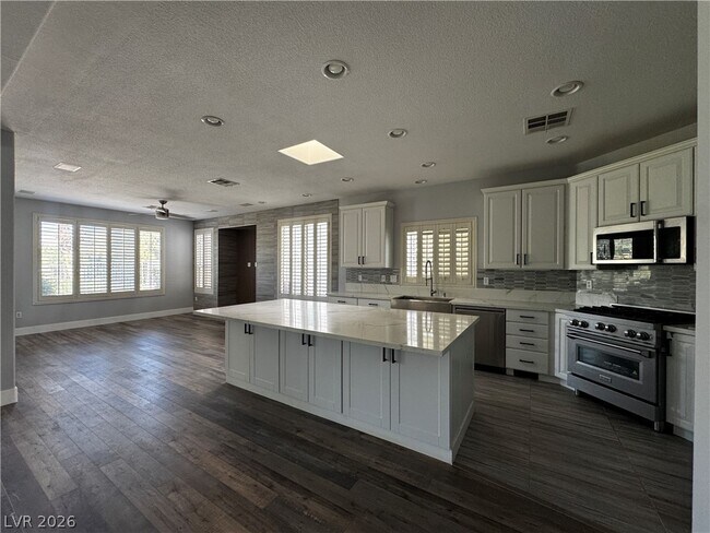 Building Photo - 4549 Largo Cantata St