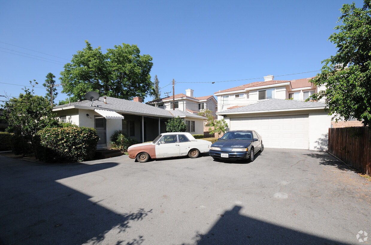 Building Photo - 621 Fairview Ave