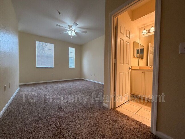 Foto del edificio - 10075 Gate Pkwy N