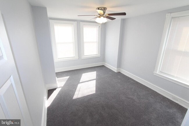 Building Photo - Beautiful Home - Parkside