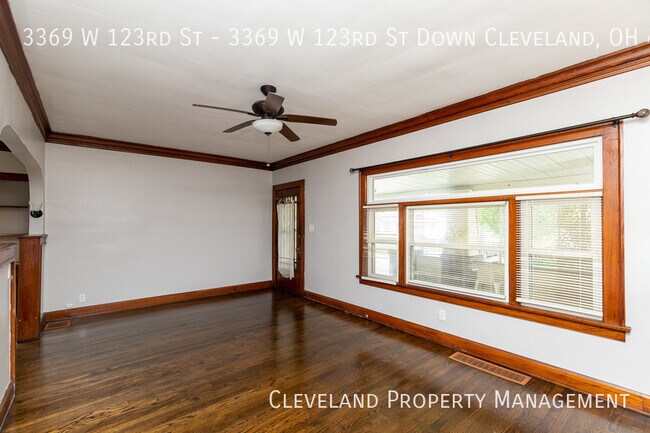 Building Photo - Wonderful Westside Duplex