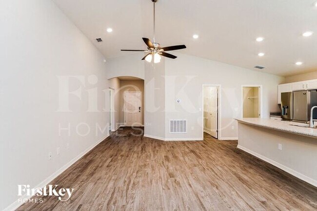 Building Photo - 121 Foxtail Loop