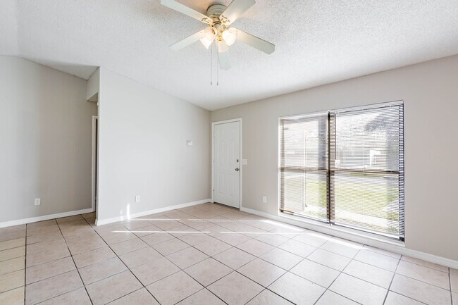Building Photo - 1524 Thistledown Dr