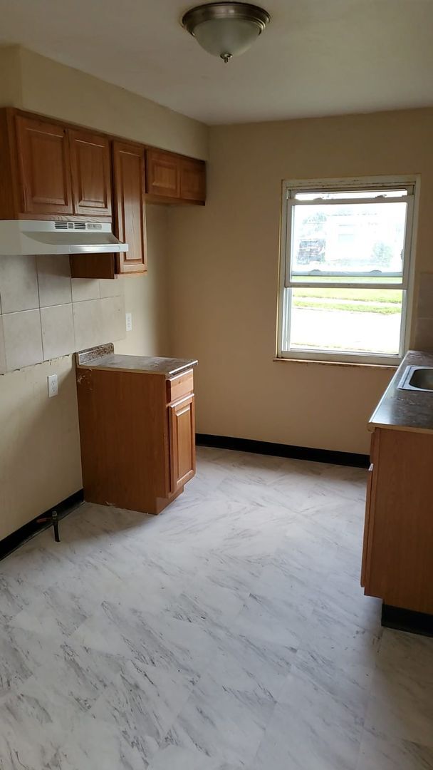 Building Photo - 12827 Park Knoll Dr