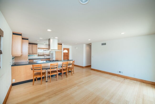 Foto del edificio - 3 Bedroom Single Family Home in the Brea-O...