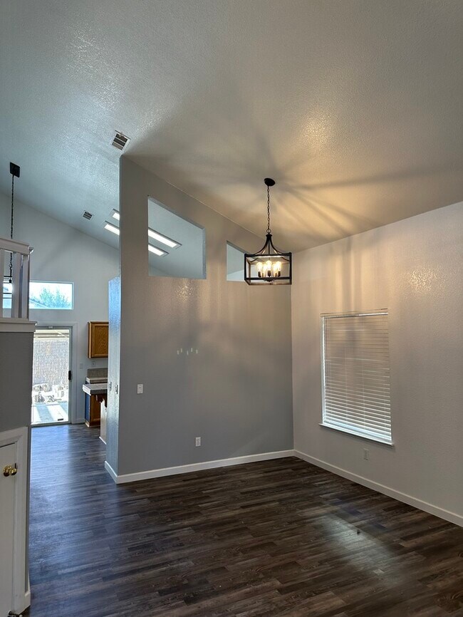 Building Photo - Stockton 3 Bedroom 2.5 Bedroom Weston Ranc...