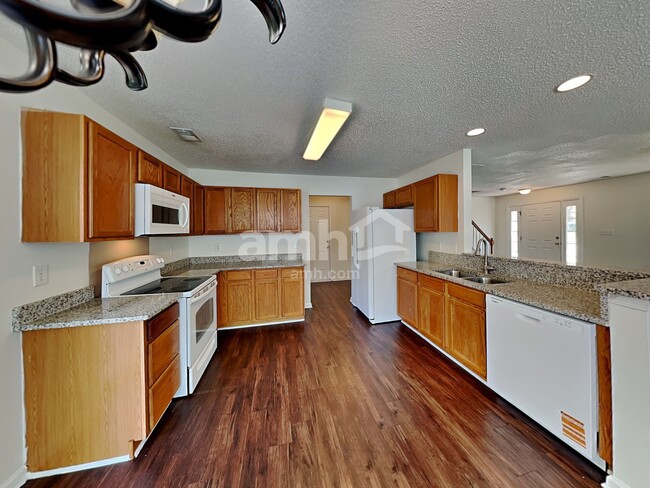Foto del edificio - 125 Everett Park Dr