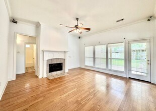 Building Photo - 413 Lake Worth Dr