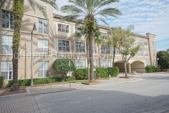 Primary Photo - 2402 W Azeele St