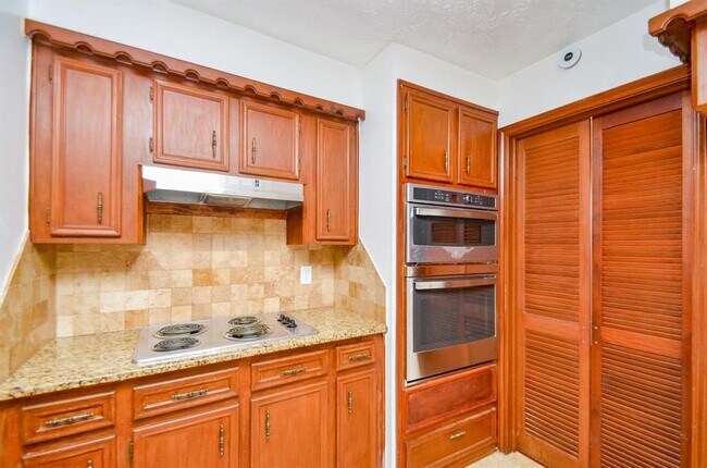 Foto del edificio - 4802 Lost Oak Dr