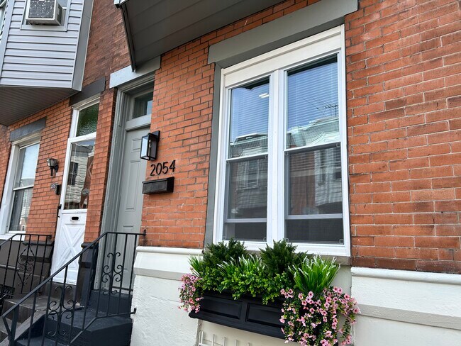 Foto del edificio - 2054 Mercy St