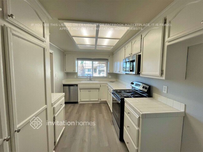 Foto del edificio - 690 Amherst Ct
