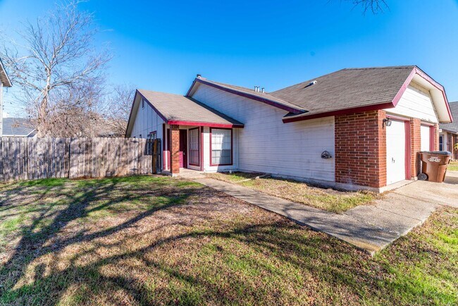 Building Photo - Silver Canyon Duplex