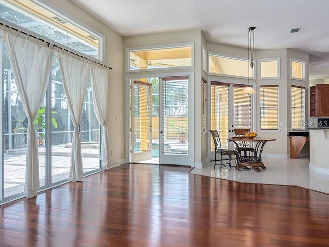 Foto del edificio - 7407 Park Springs Cir