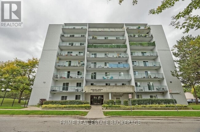 Building Photo - 986 Huron St