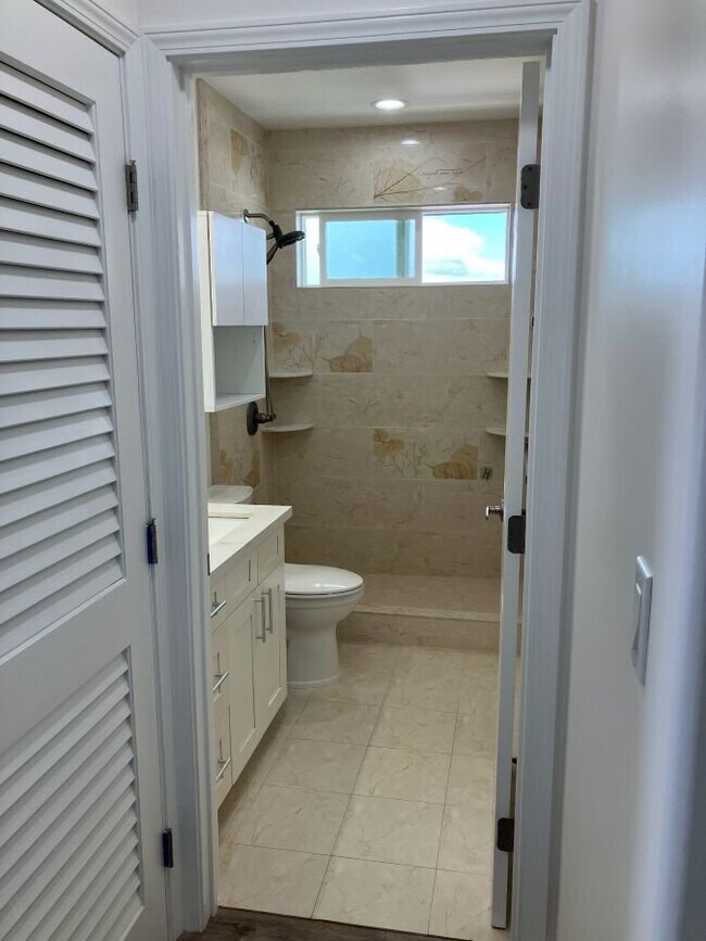 Foto del edificio - 1313 Hala Dr