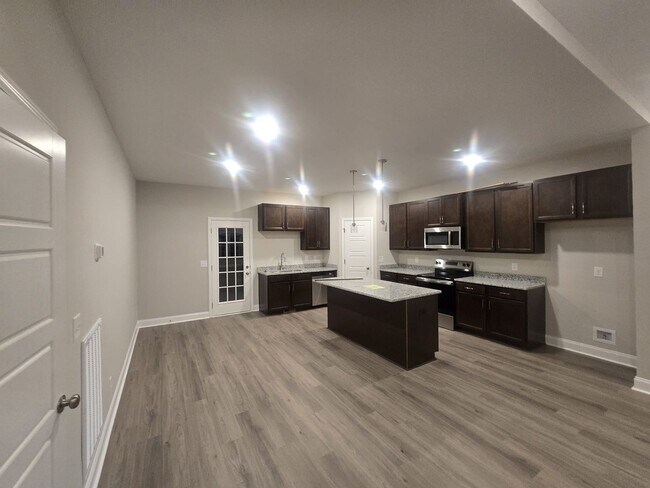 Building Photo - 1 Month Free Rent! Jasper New Construction...
