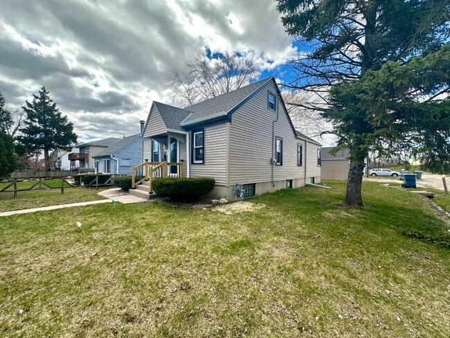 Building Photo - 5883 N 84th St