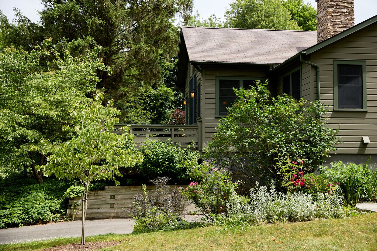 Primary Photo - 11 Military Ln