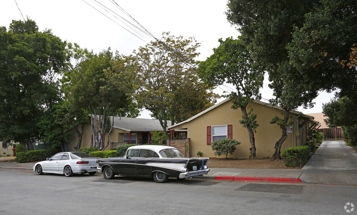 Foto del edificio - 1080-1088 Eugene Ave