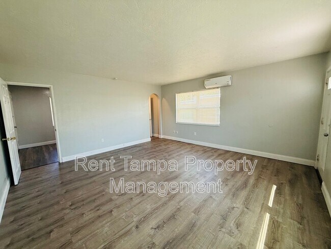 Building Photo - 637-637 17th Ave S