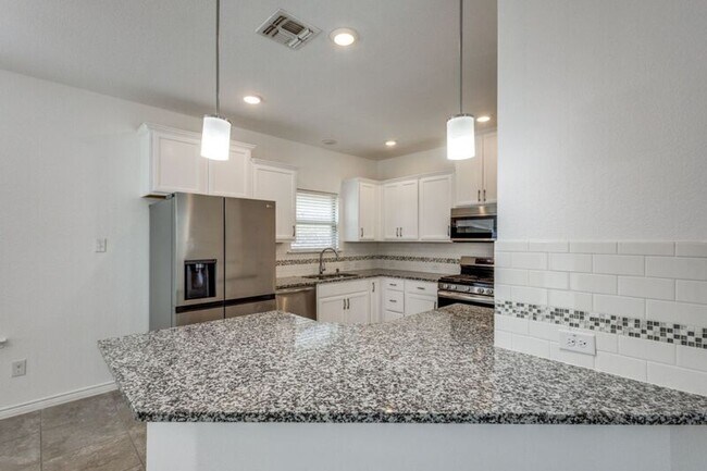 Foto del edificio - 9829 Timber Wolf Ln