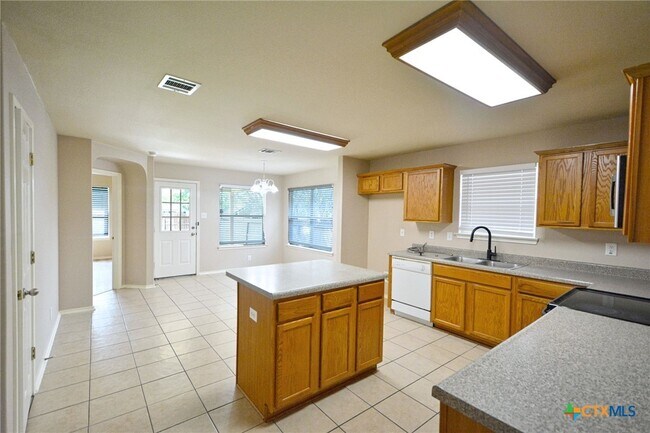 Building Photo - 2489 Medina Dr