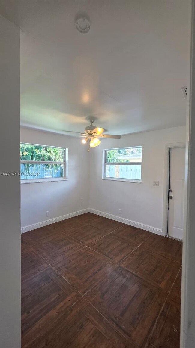 Foto del edificio - 5303 NW 18th Ct