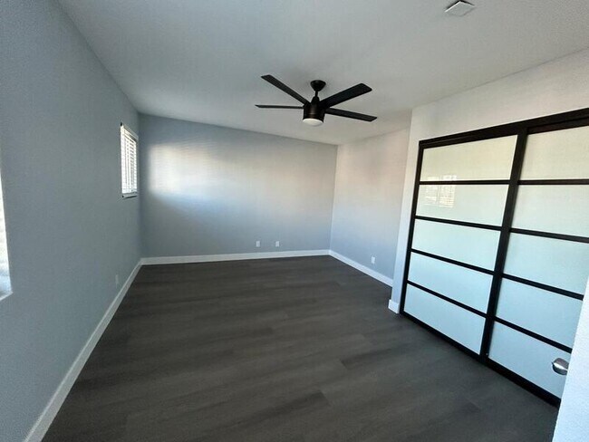 Building Photo - 619 S Kingsley Dr