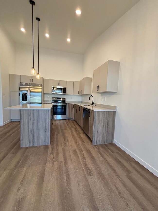 Building Photo - 3 Bed 3 Bath Townhome