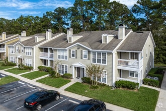 Building Photo - Villas at St. Johns