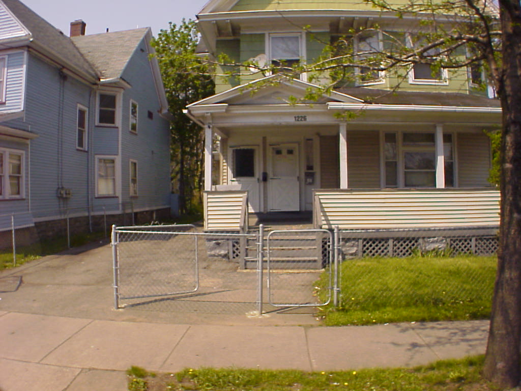 Primary Photo - 1226 Clifford Ave