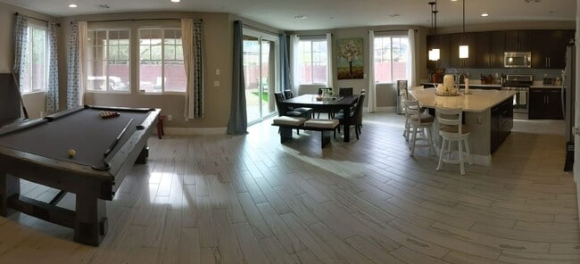Foto del edificio - A Stunning 3 Bedroom House in South Summerlin